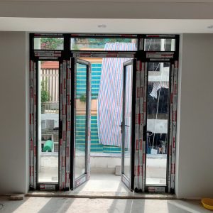 cua di mo quay nhom xing fa bon canh 3