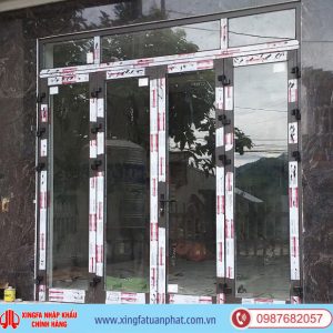 cua di mo quay nhom xing fa bon canh 5